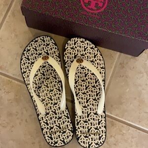 Tory Burch flip flops. Side 9